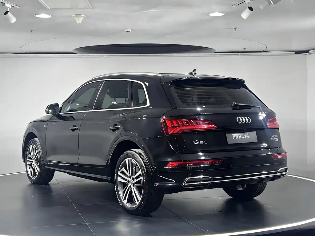 Audi Q5L 2021 — фото 12