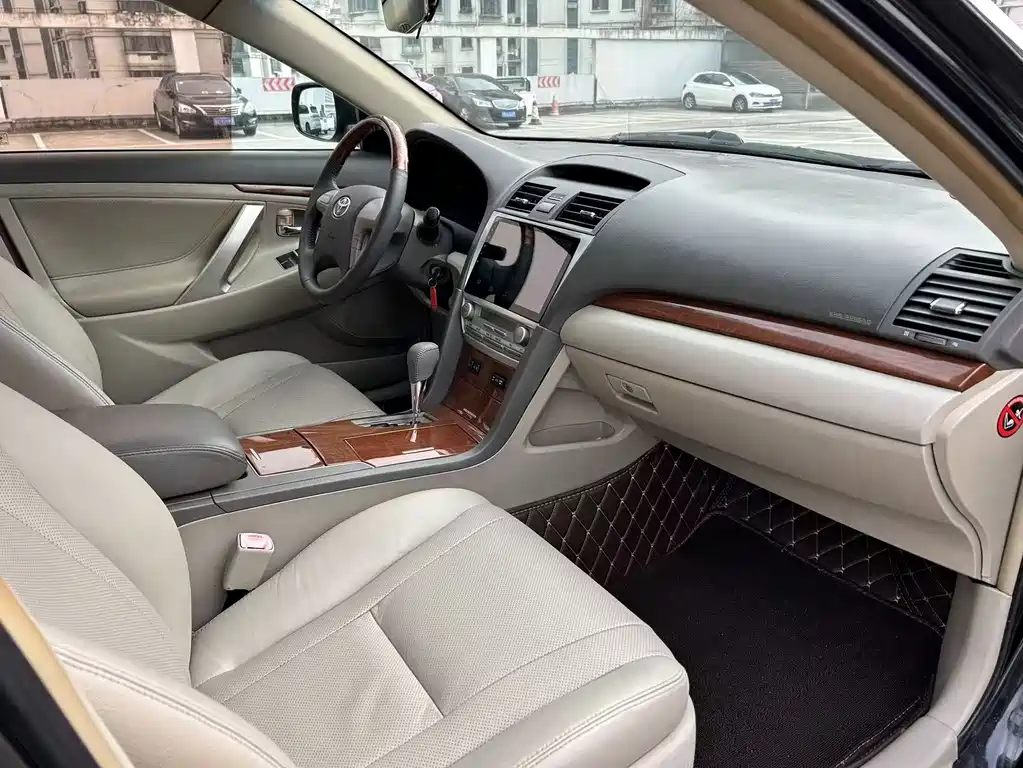 Toyota Camry 2014 — фото 15