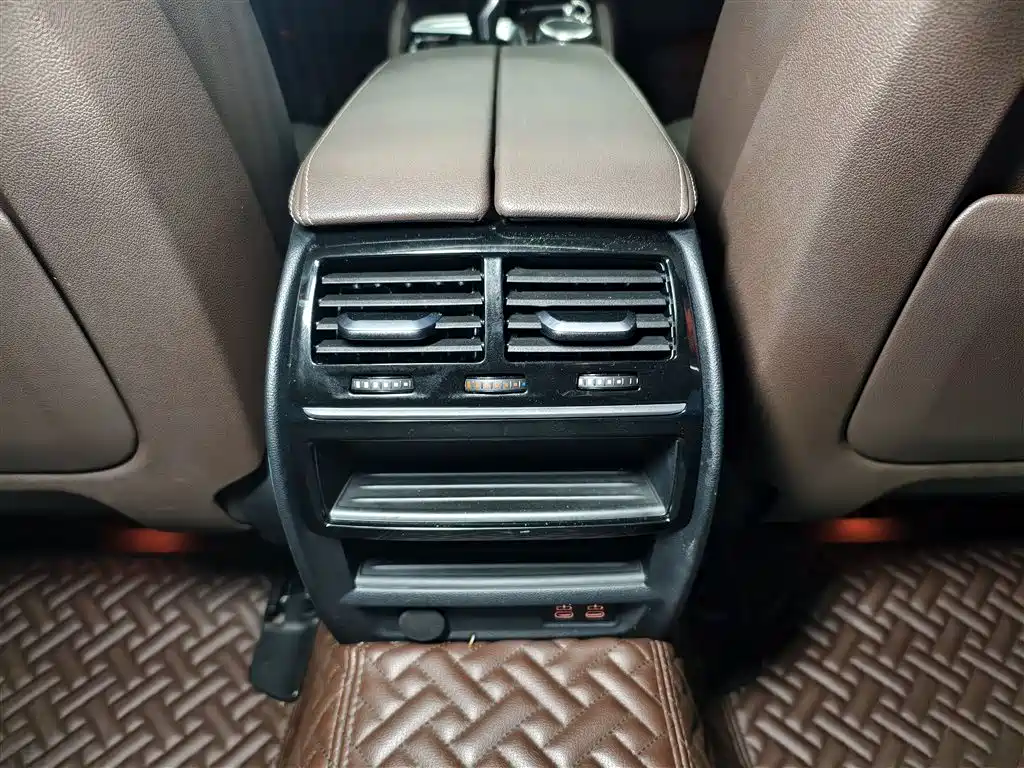 BMW 5 Series 2020 — фото 14