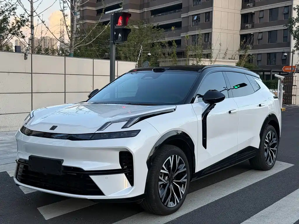 Lynk & Co 08 EM-P 2025 — фото 1