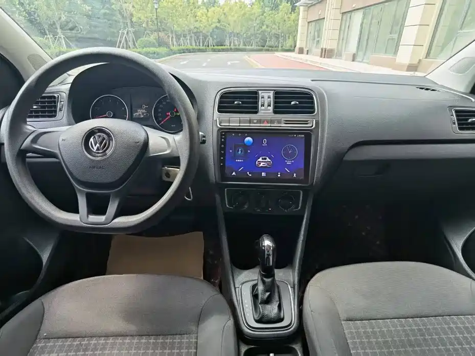 Volkswagen Polo 2015 — фото 10