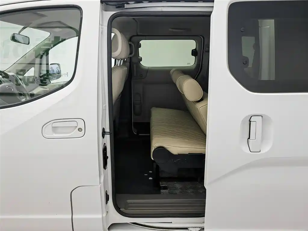Nissan NV200 2020 — фото 15