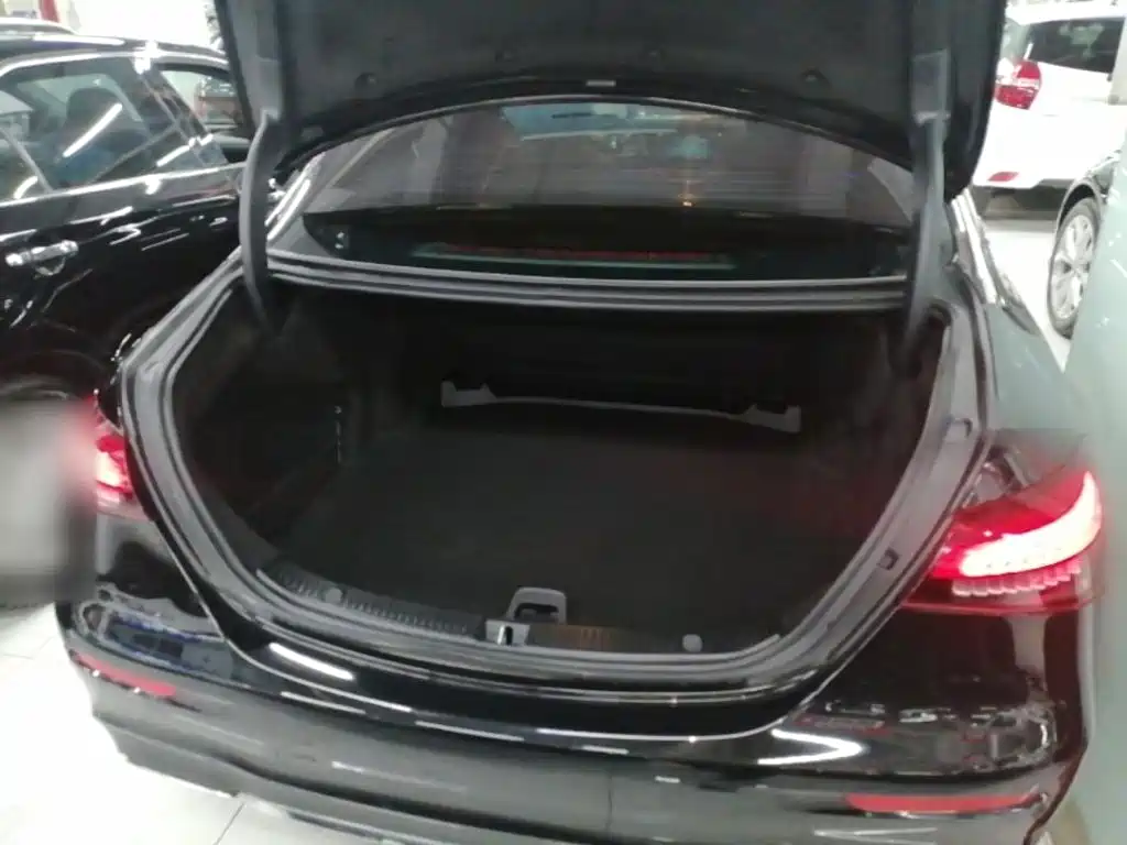 Mercedes-Benz E-Class 2022 — фото 19