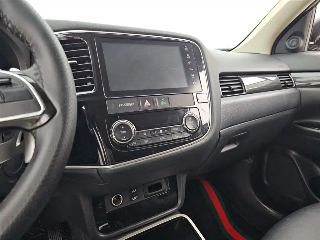 Mitsubishi Outlander 2019 — фото 12