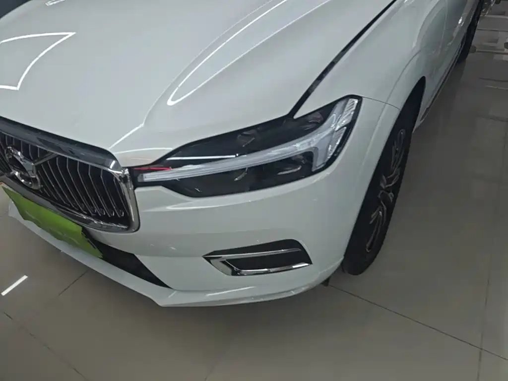 Volvo XC60 2021 — фото 24