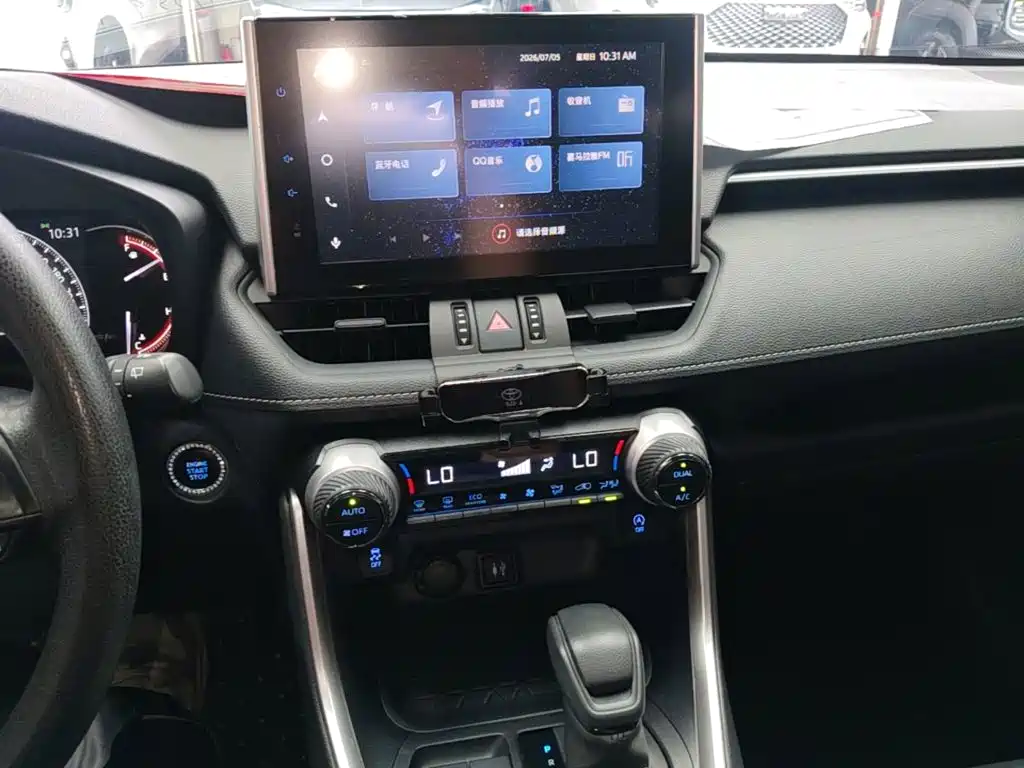 Toyota RAV4 2021 — фото 13