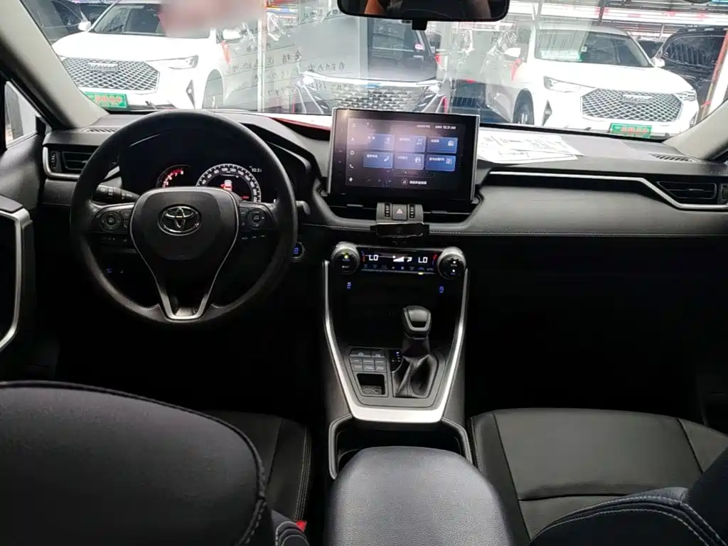 Toyota RAV4 2021 — фото 10