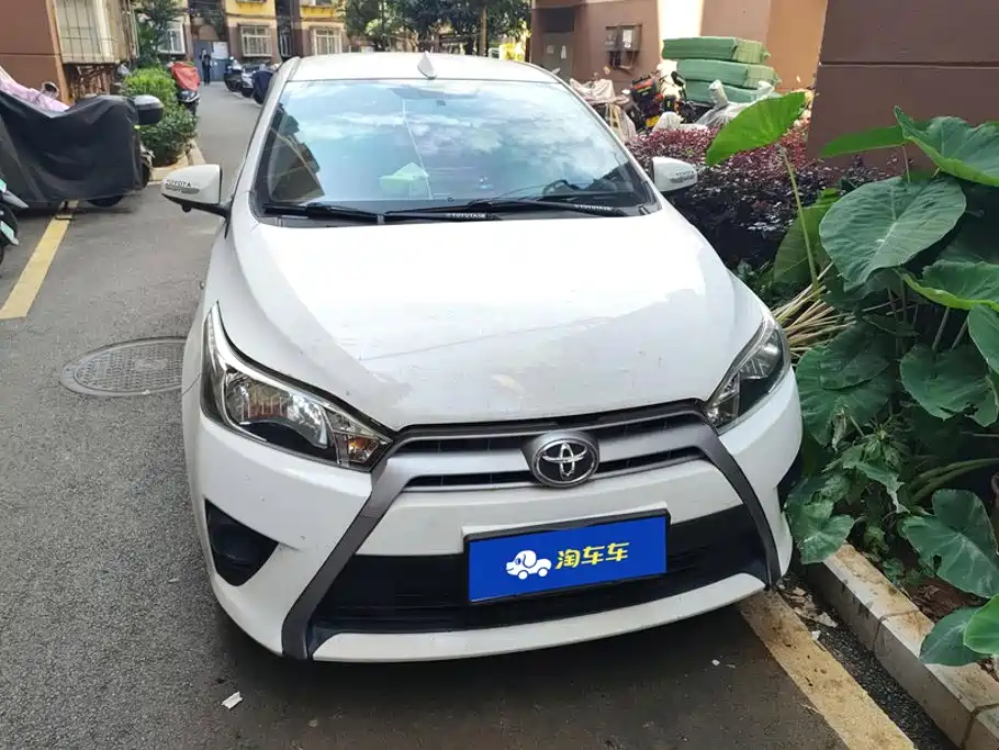 Toyota Yaris L 2015 — фото 2