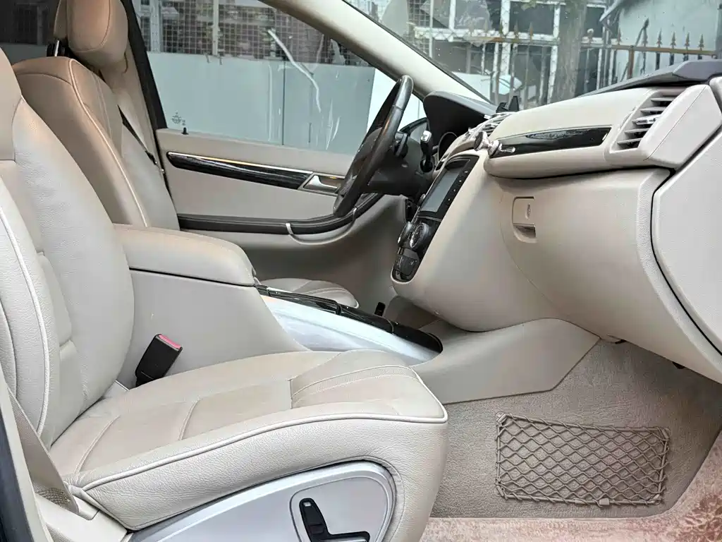 Mercedes-Benz R-Class 2017 — фото 15