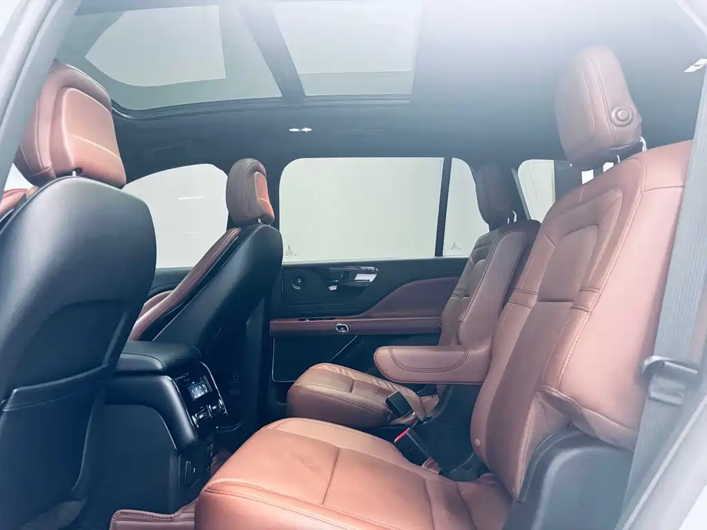 Lincoln Aviator 2021 — фото 16