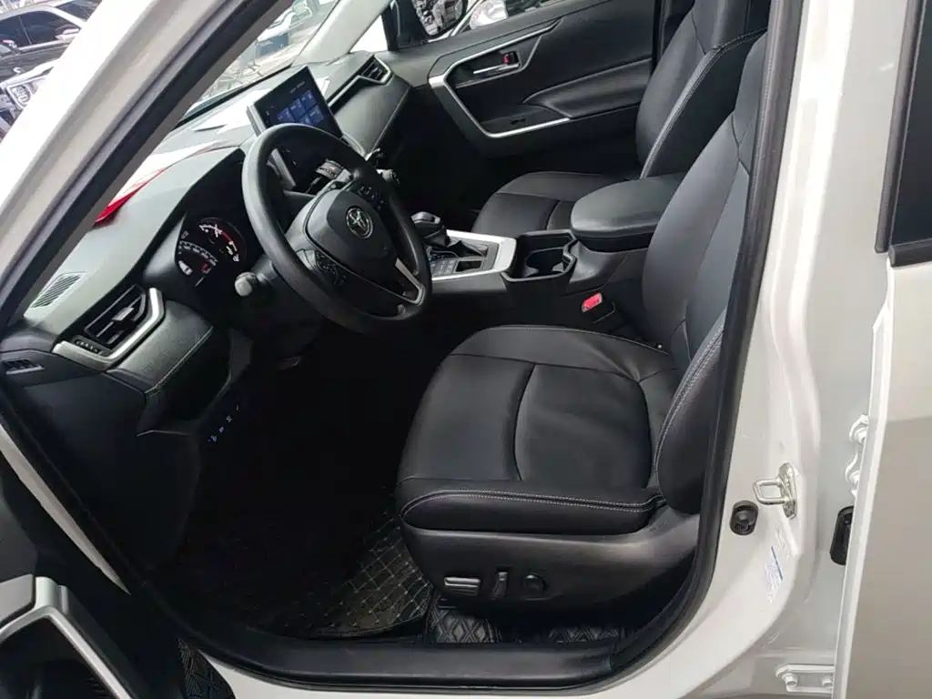 Toyota RAV4 2021 — фото 15