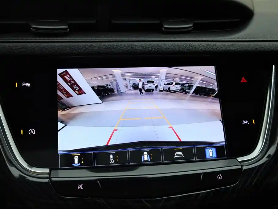 Cadillac XT6 2023 — фото 16