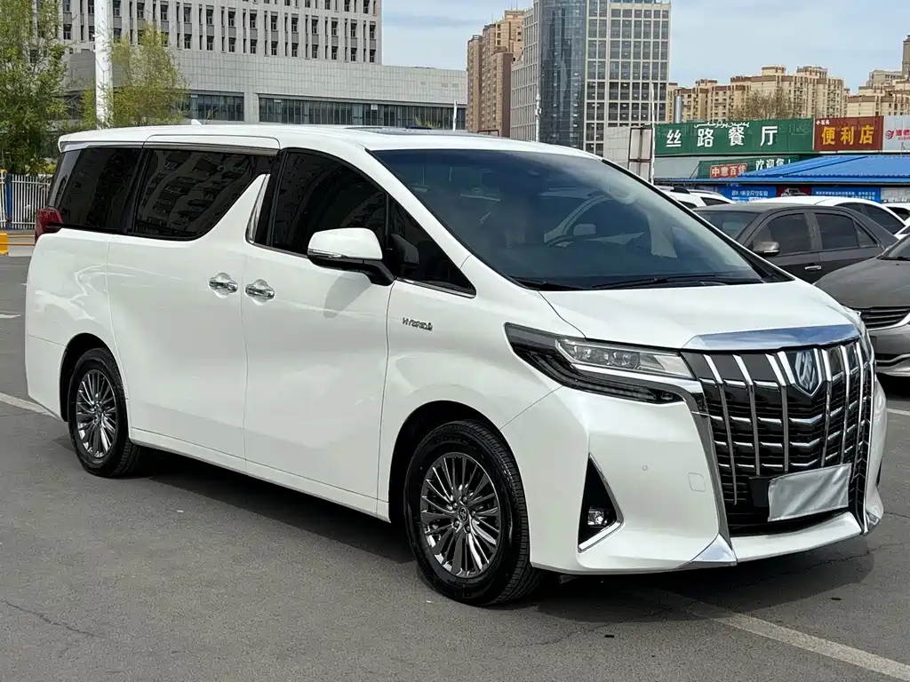 Toyota Alphard 2024 — фото 3