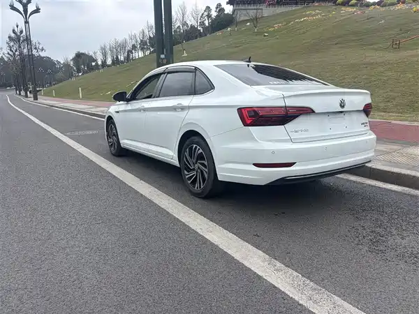 Volkswagen Sagitar 2022