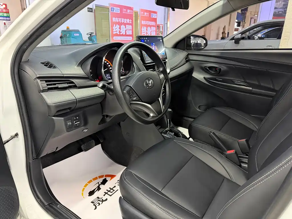 Toyota Yaris L 2022 — фото 8