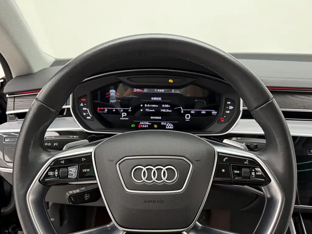 Audi A8 2021 — фото 19