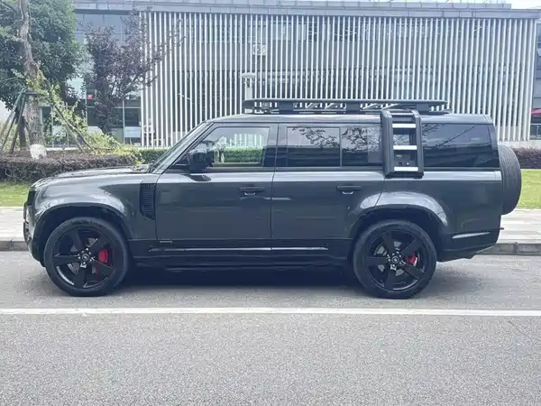 Land Rover Defender 2023