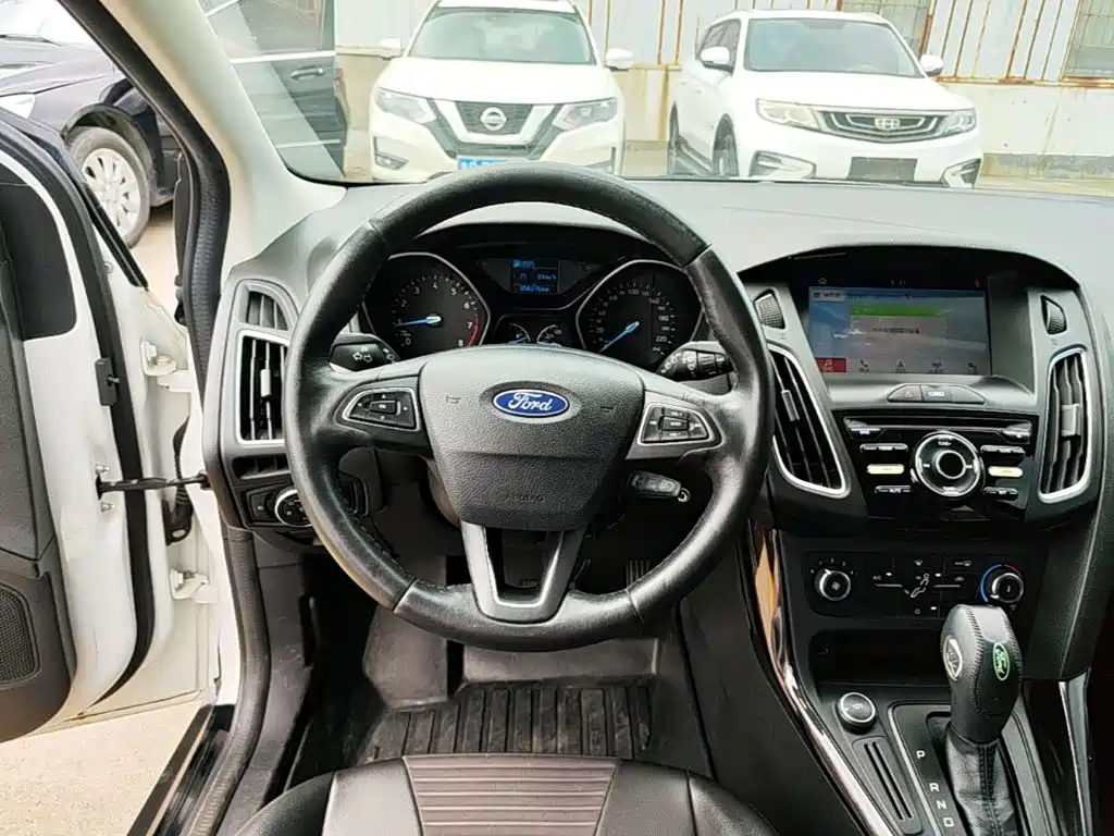 Ford Focus 2020 — фото 11