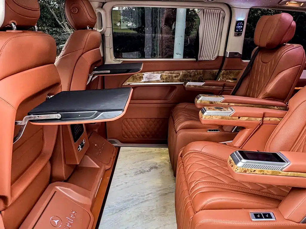 Mercedes-Benz V-Class 2023 — фото 11