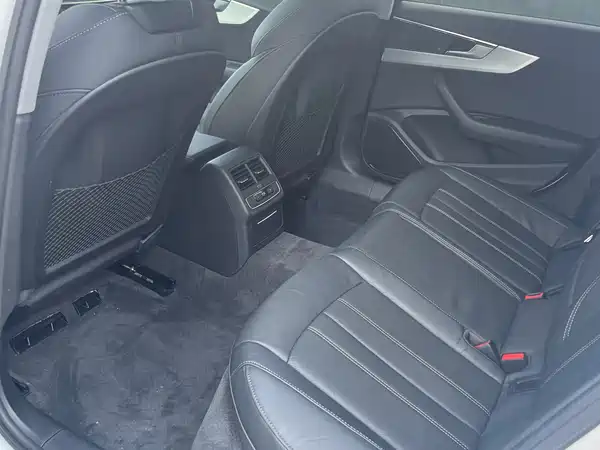 Audi A4L 2021