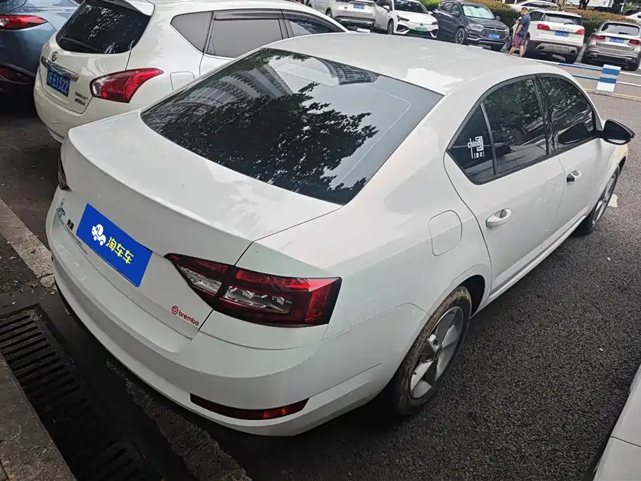 Skoda Octavia 2020 — фото 3