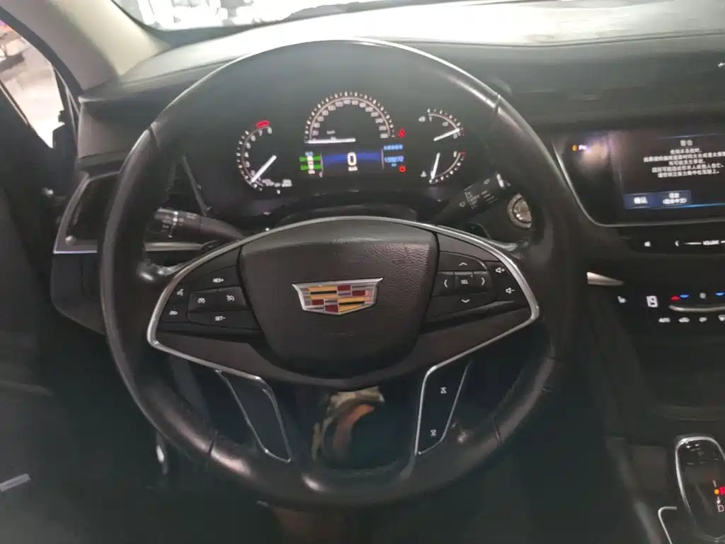 Cadillac XT5 2016 — фото 11