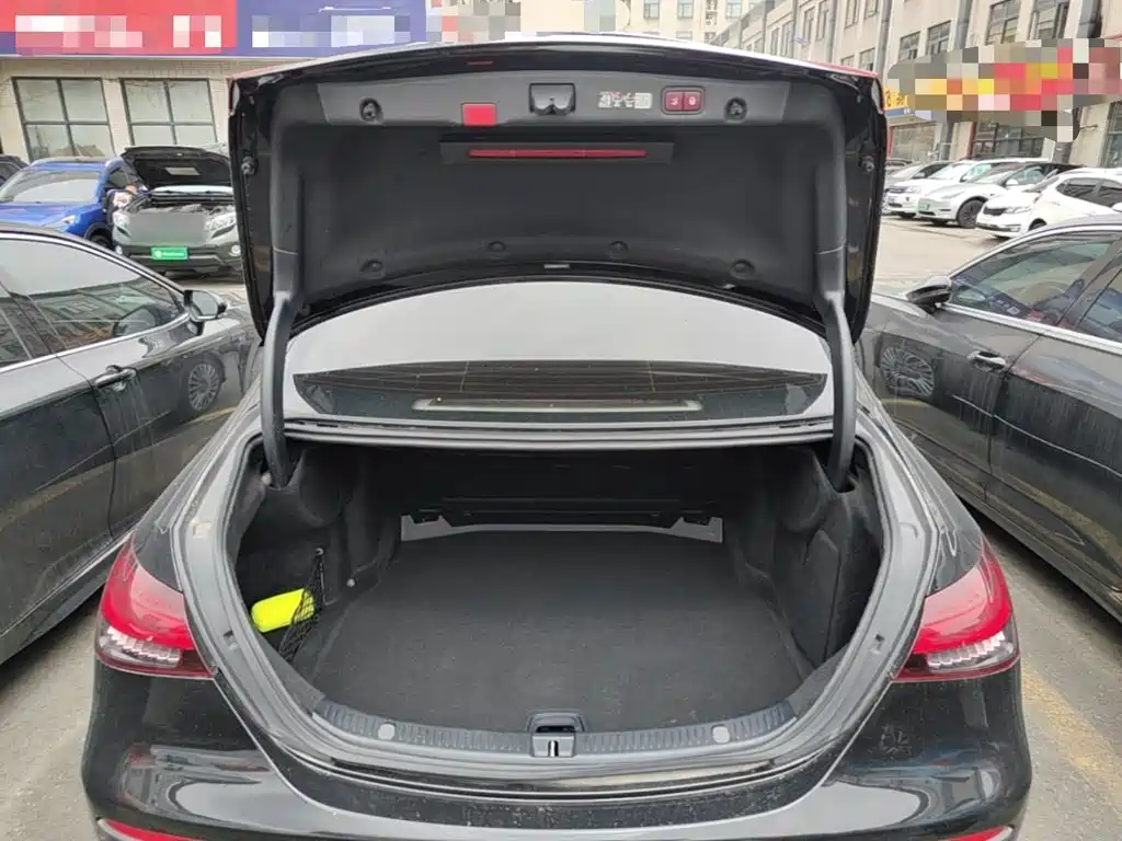 Mercedes-Benz E-Class 2022 — фото 19