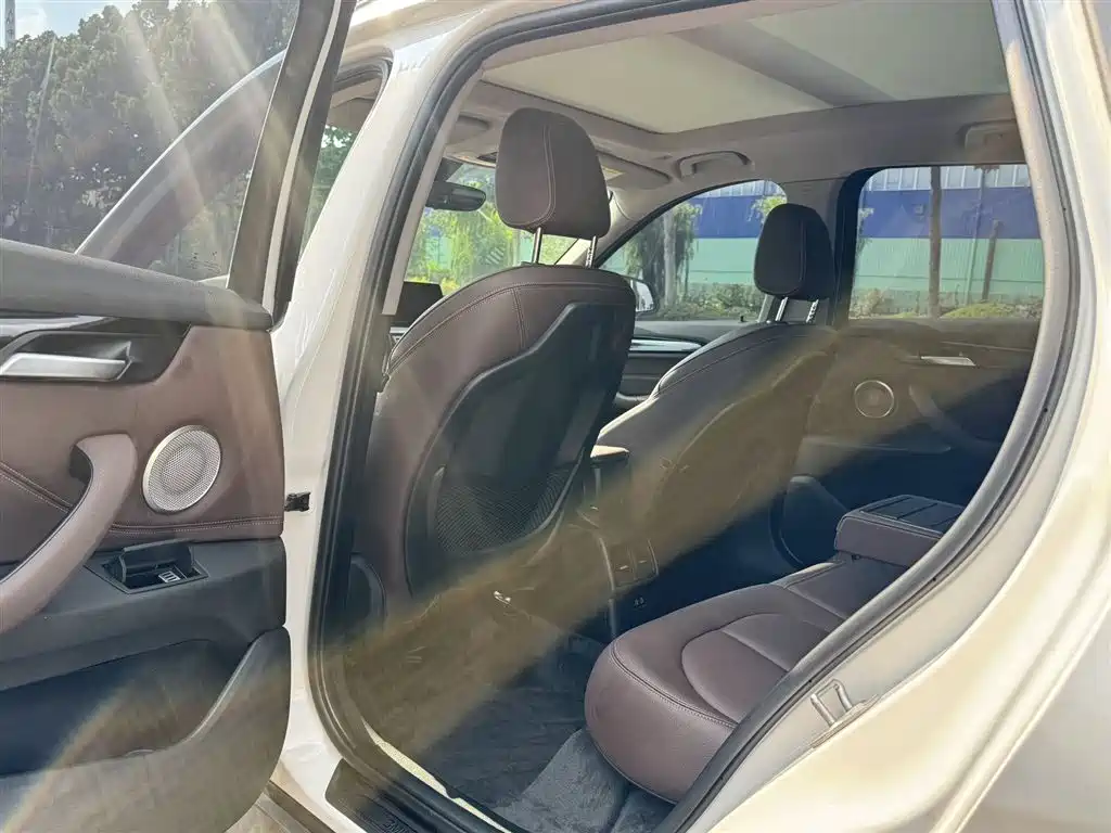BMW X1 2022 — фото 8