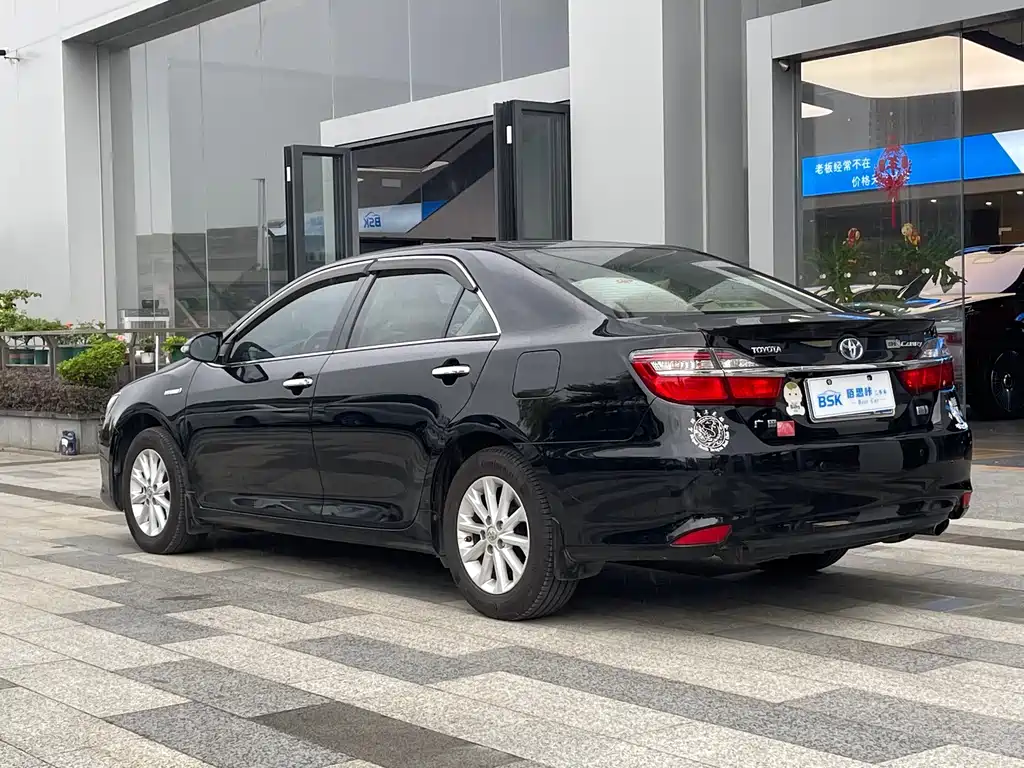 Toyota Camry 2016 — фото 6