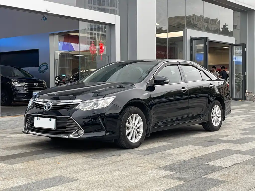 Toyota Camry 2016 — фото 16