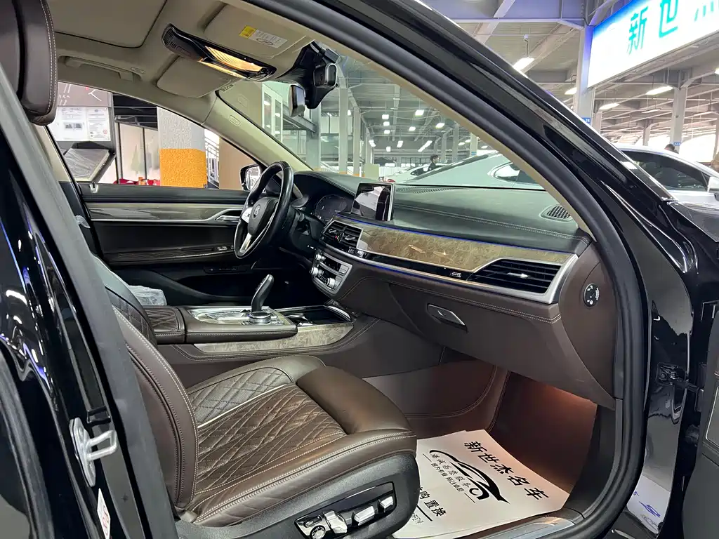 BMW 7 Series 2020 — фото 9