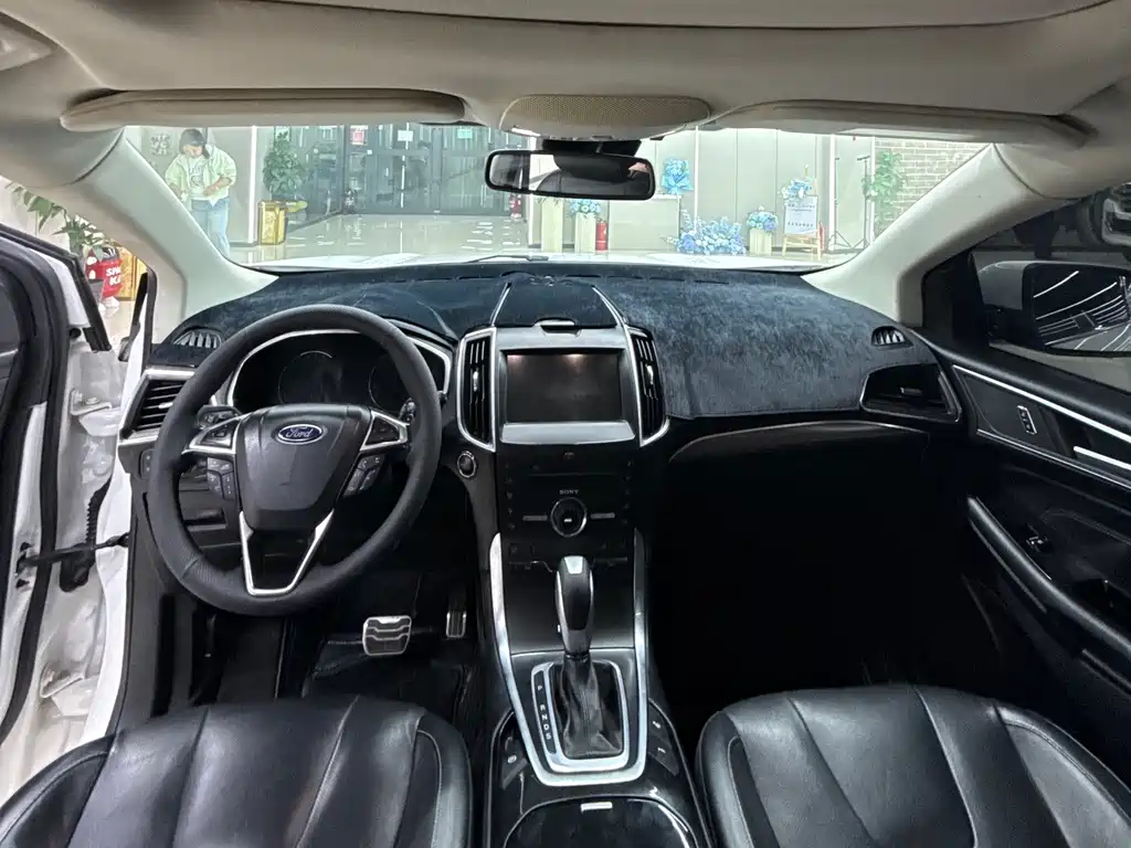 Ford Edge 2016 — фото 10
