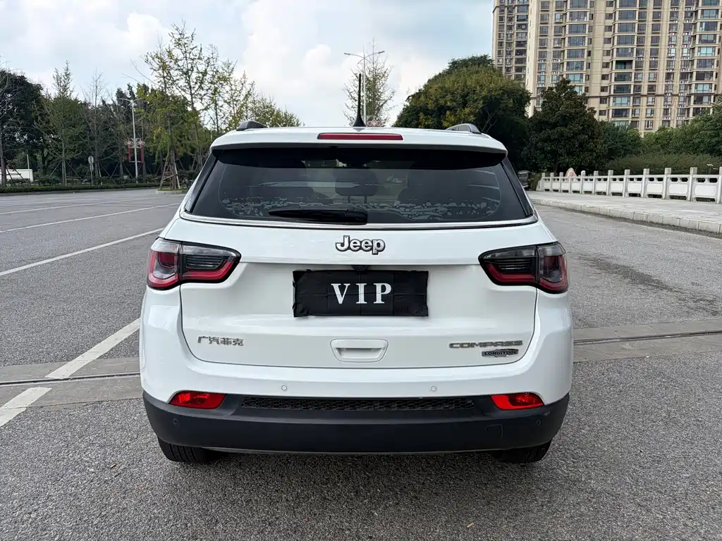 Jeep Compass 2017 — фото 8