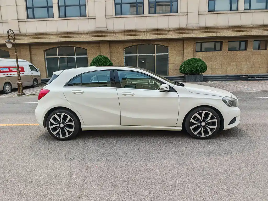 Mercedes-Benz A-Class 2016 — фото 5
