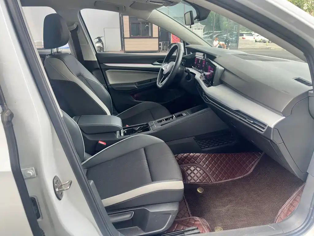 Volkswagen Golf 2024 — фото 11