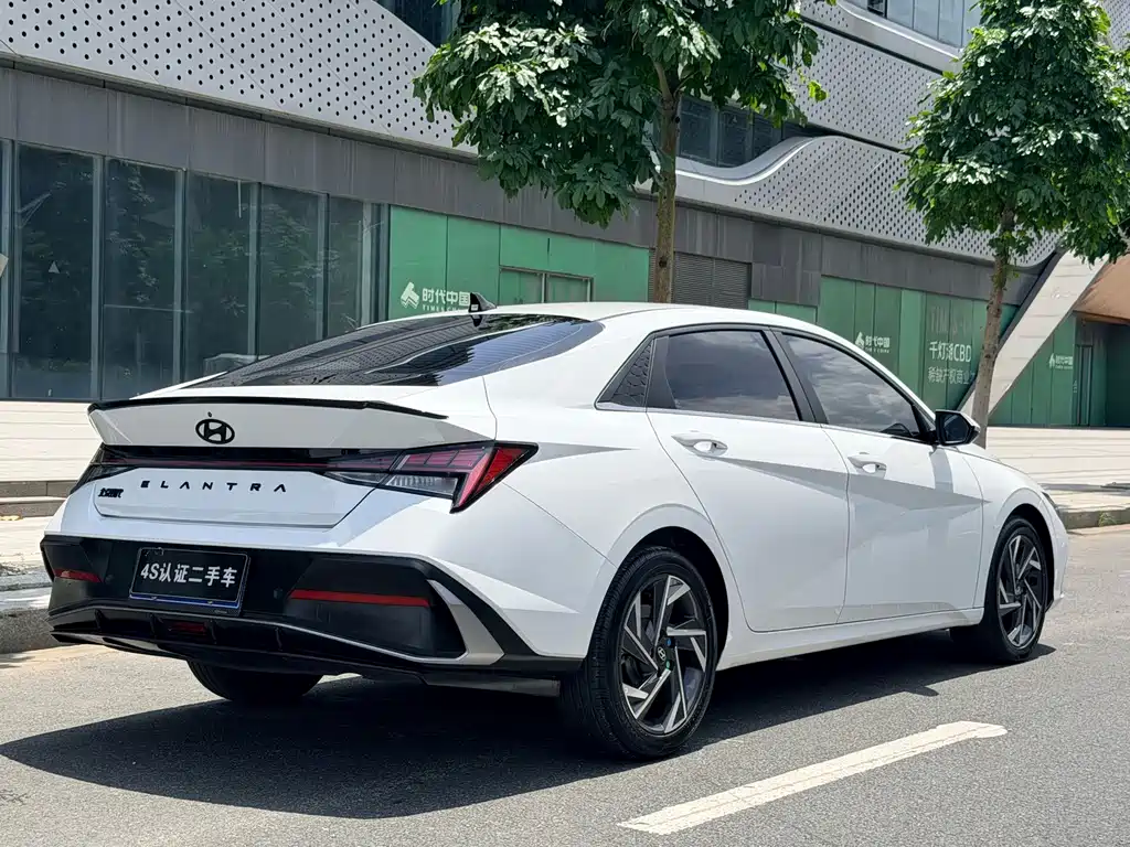 Hyundai Elantra 2025