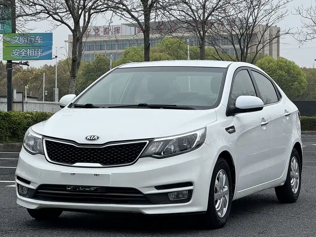 Kia K2 2015 — фото 1