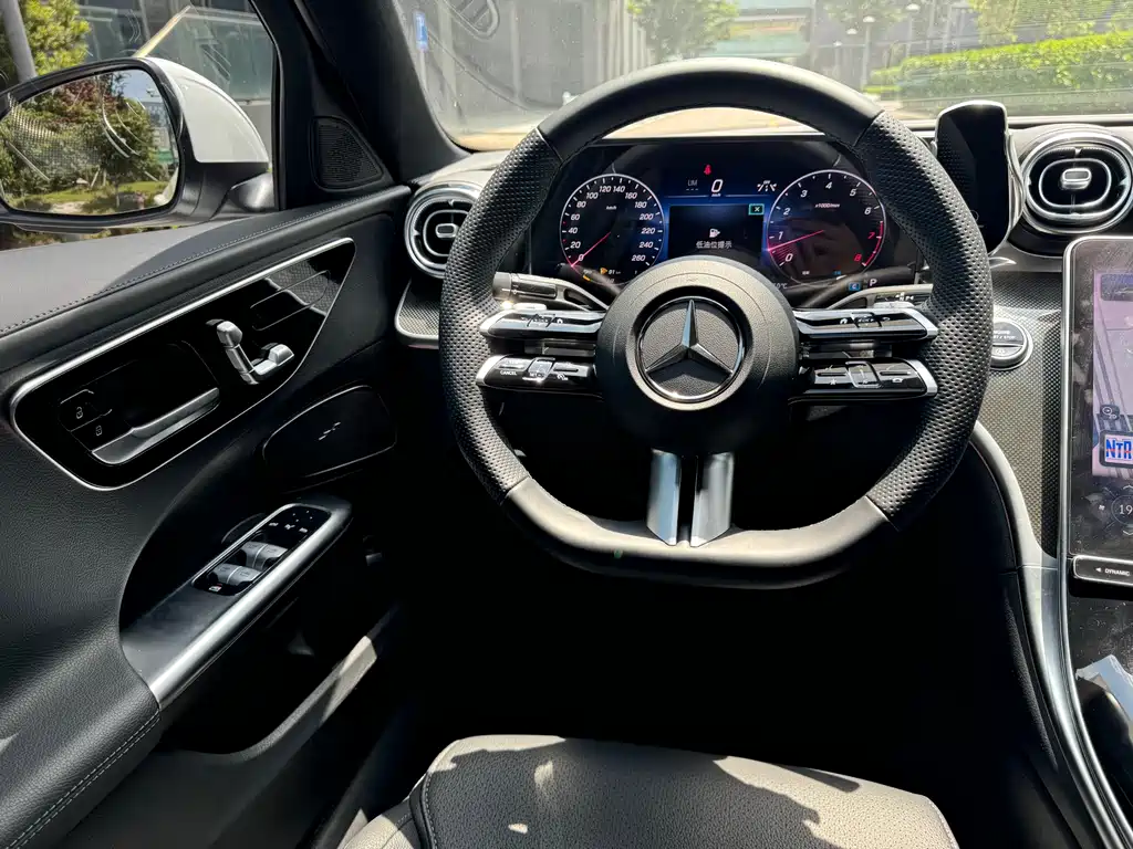 Mercedes-Benz C-Class 2024