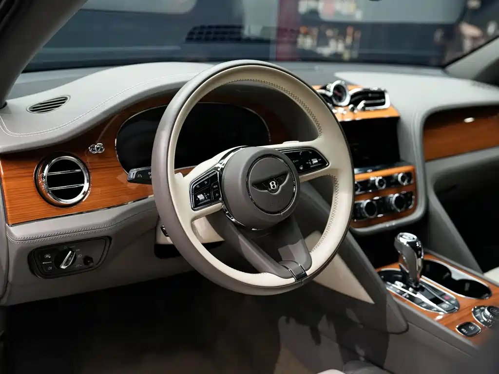 Bentley Bentayga 2021 — фото 36