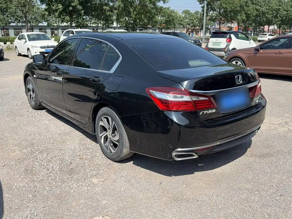 Honda Accord 2018 — фото 7