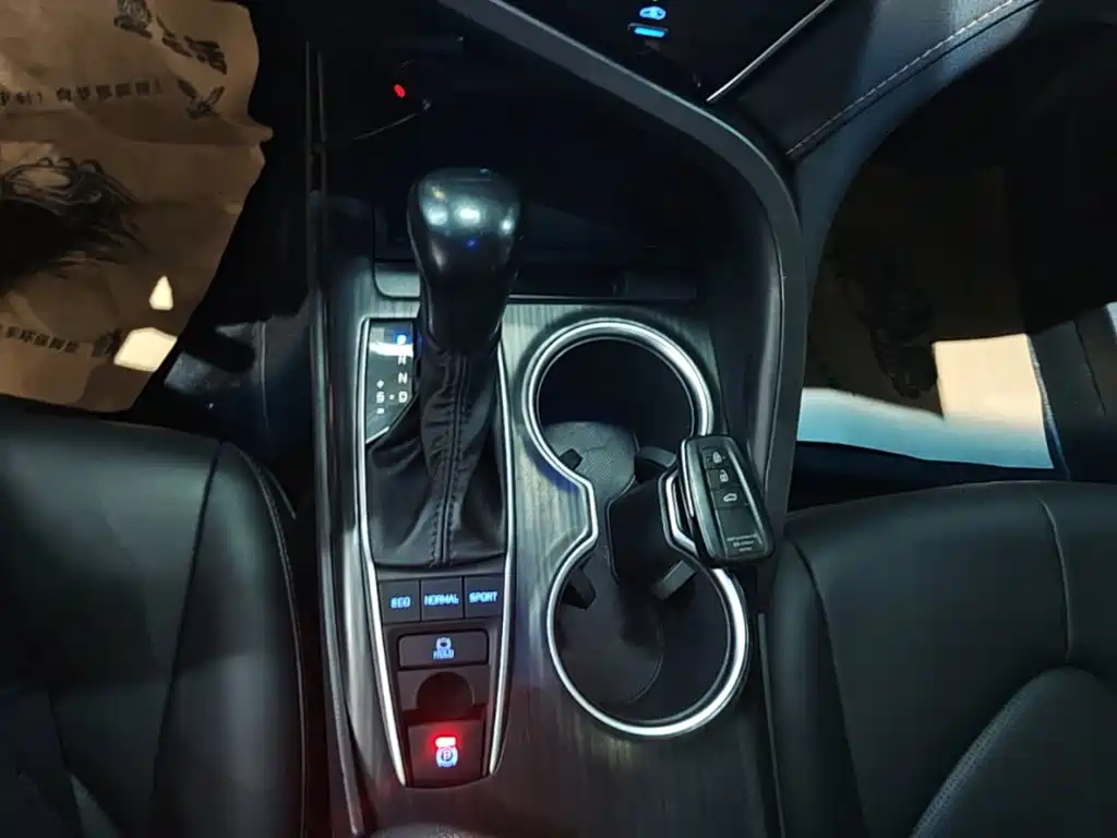 Toyota Camry 2022 — фото 14