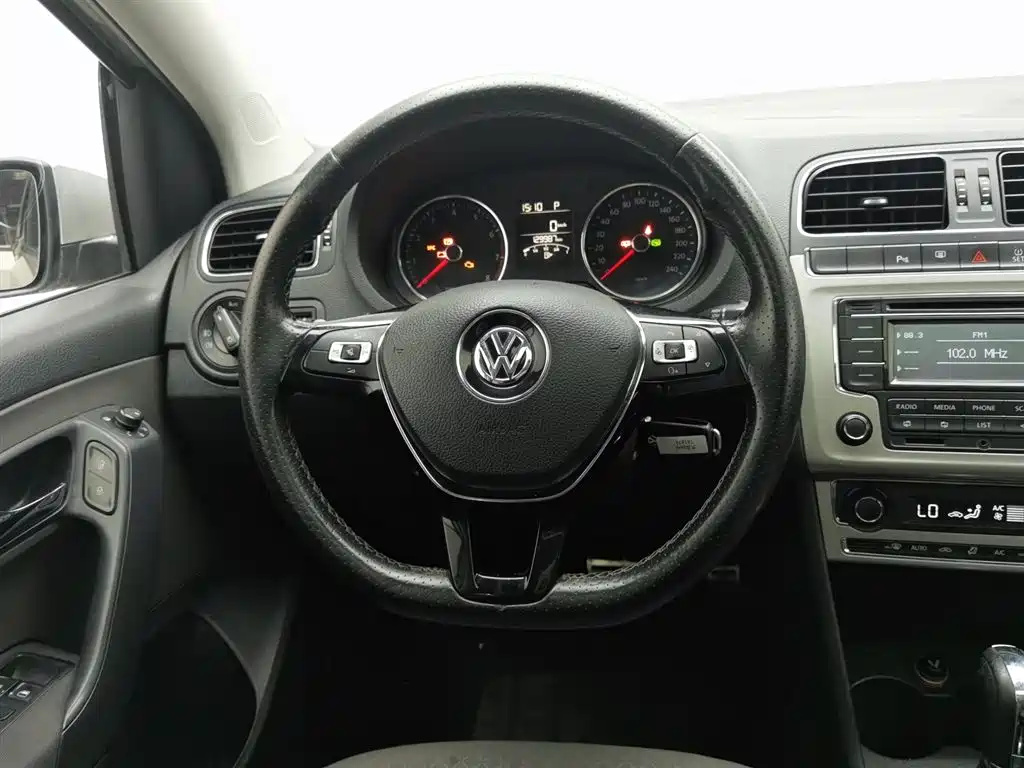 Volkswagen Polo 2015 — фото 11