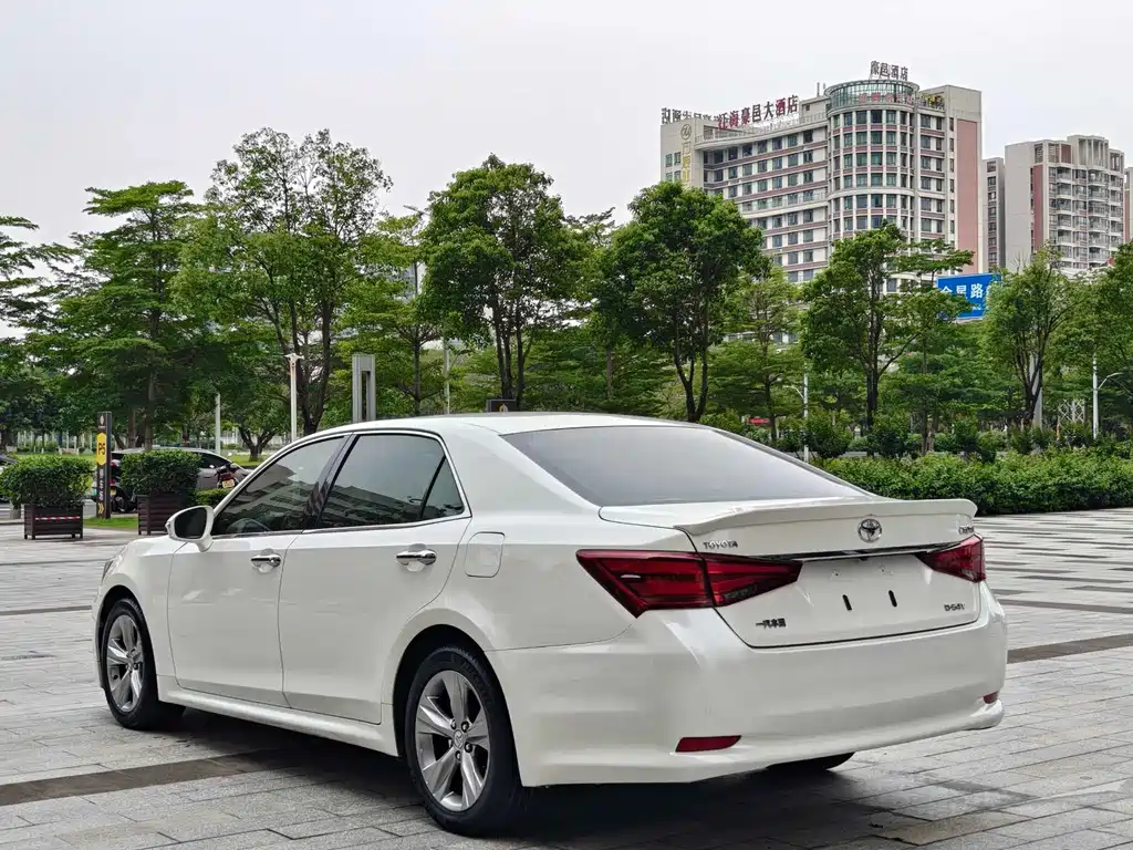 Toyota Crown 2016 — фото 16