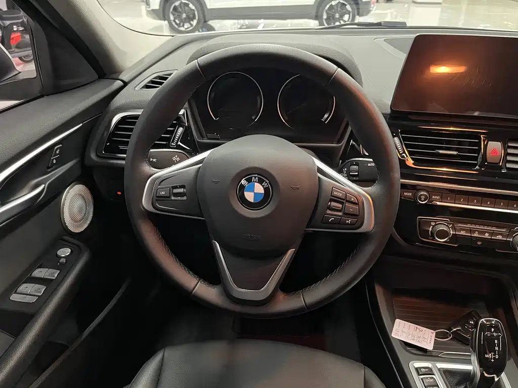 BMW 1 Series 2023 — фото 14