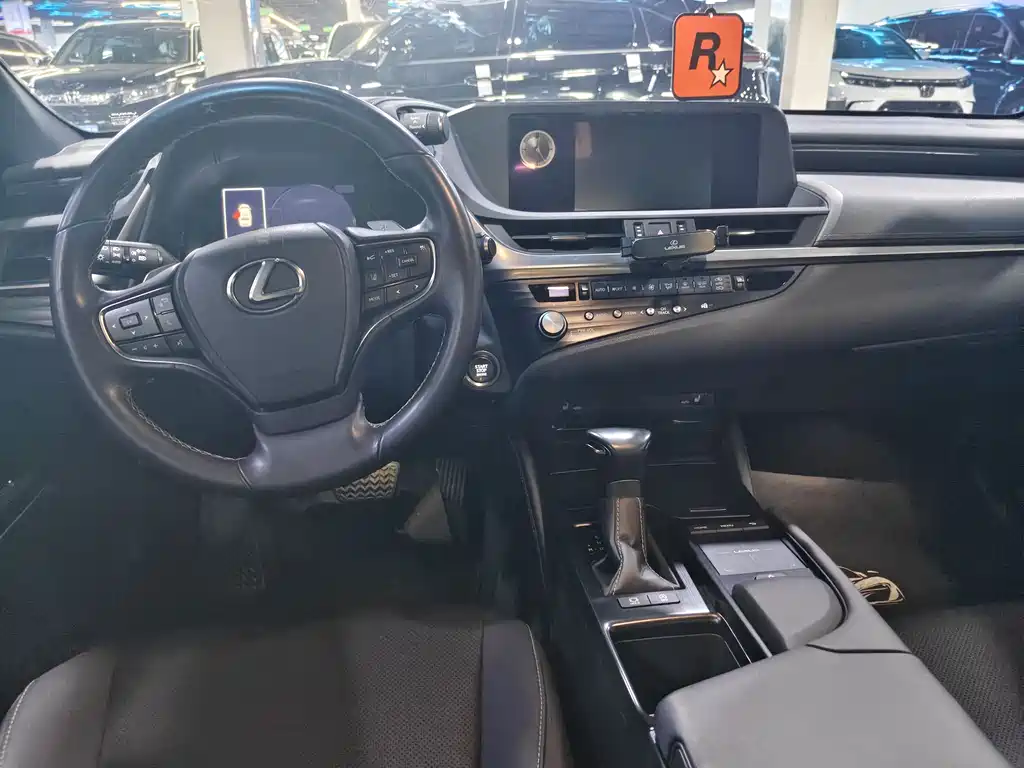 Lexus ES 2021 — фото 12
