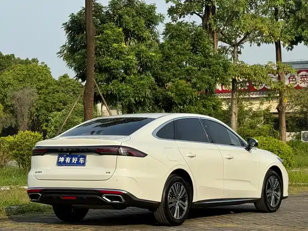 Geely Emgrand 2026