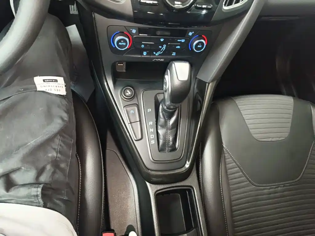 Ford Focus 2016 — фото 14