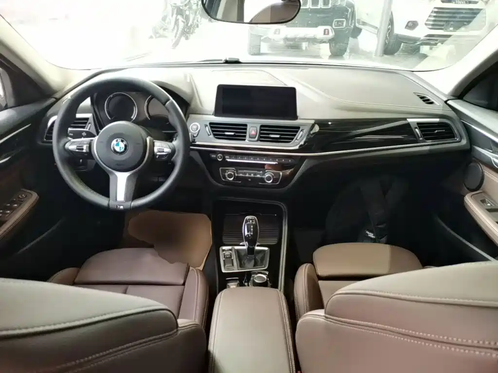 BMW 1 Series 2020 — фото 10