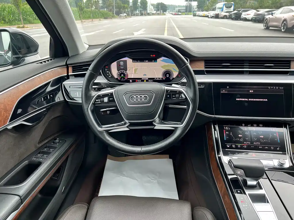 Audi A8 2019 — фото 9