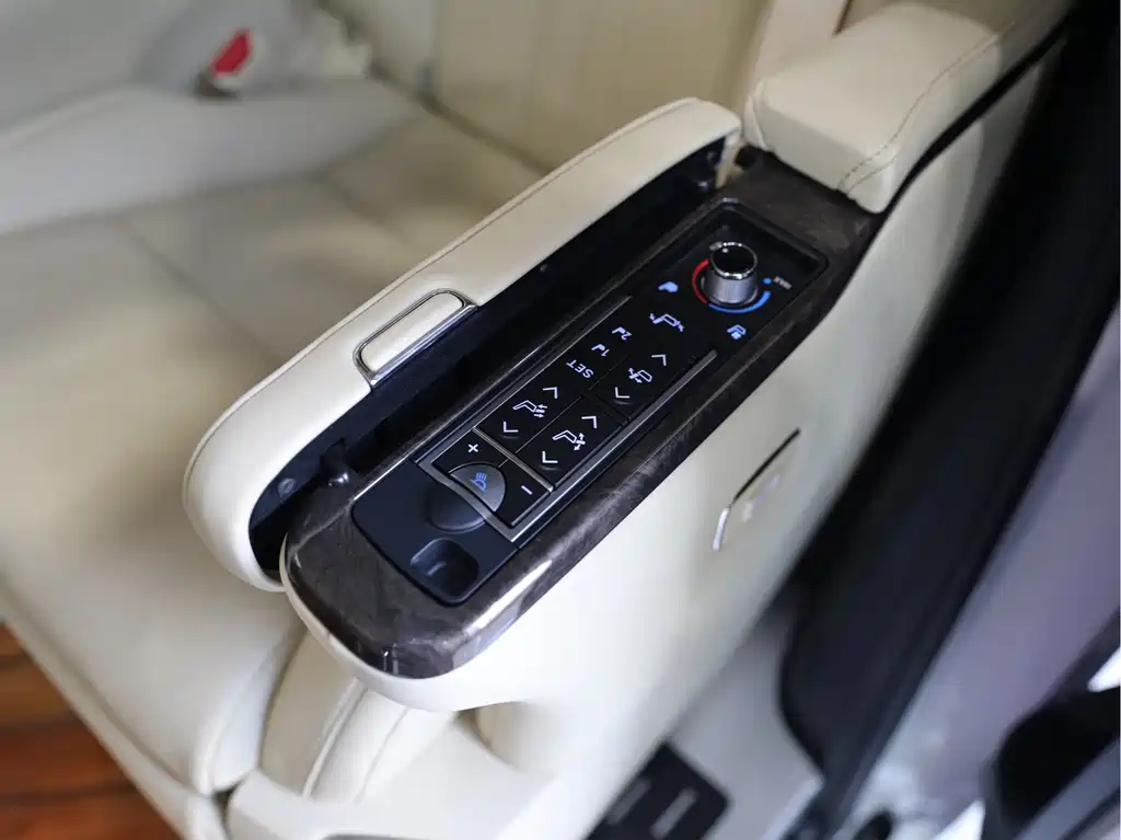 Toyota Alphard 2022 — фото 17